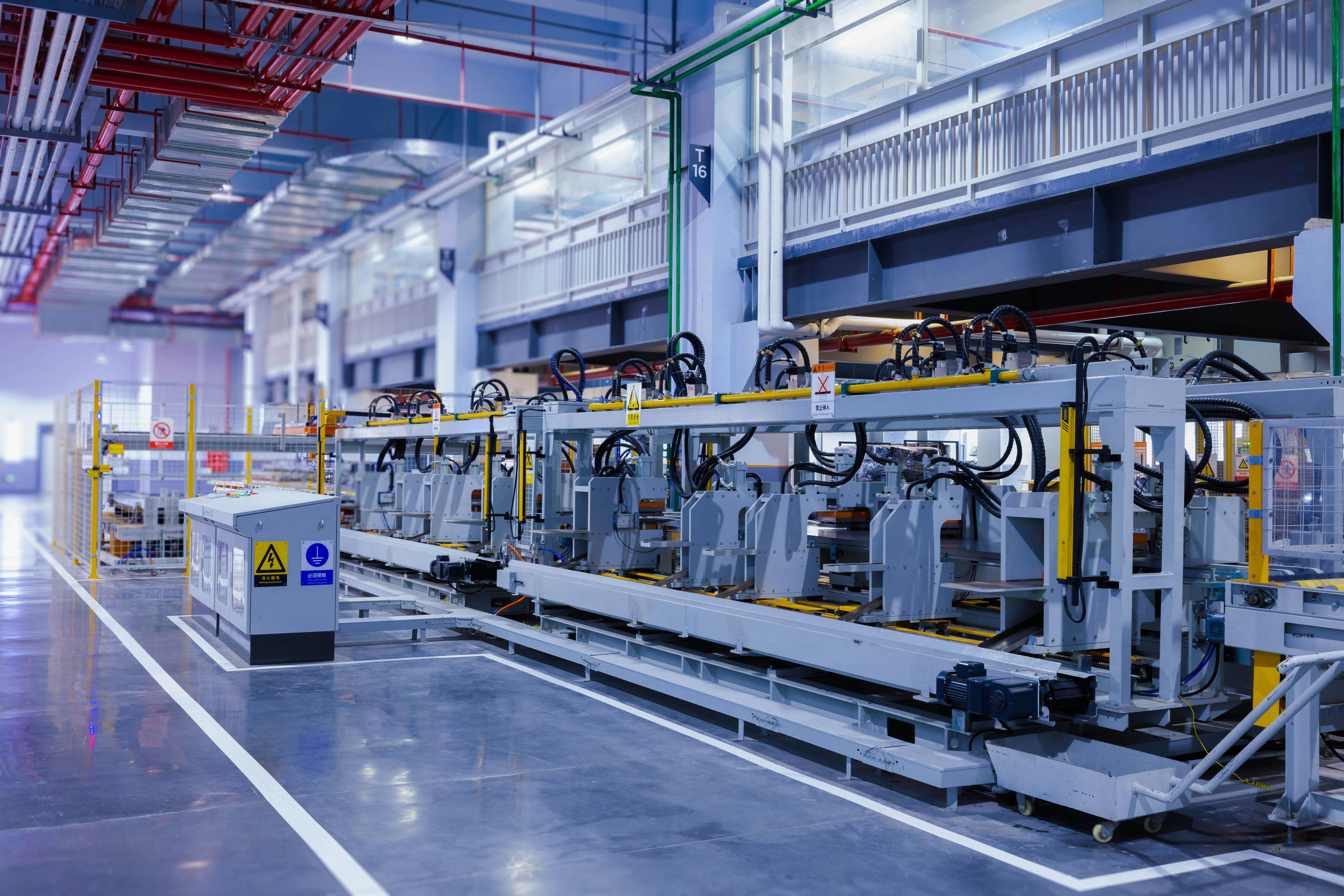 Retrofitting Aging Electrical Infrastructure: How Busway Supports Facility Expansion Without Startin